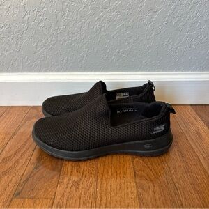 Skechers Go Walk Walking Shoes Slip On Sneakers Women’s Size 6 Black